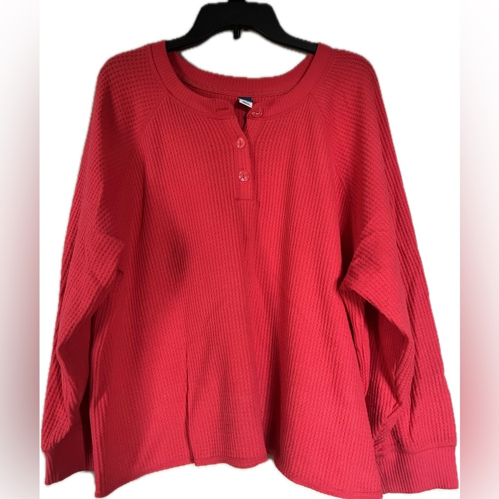 Old Navy Women's Red Waffle-Knit Henley- thick and soft. Excellent condition.